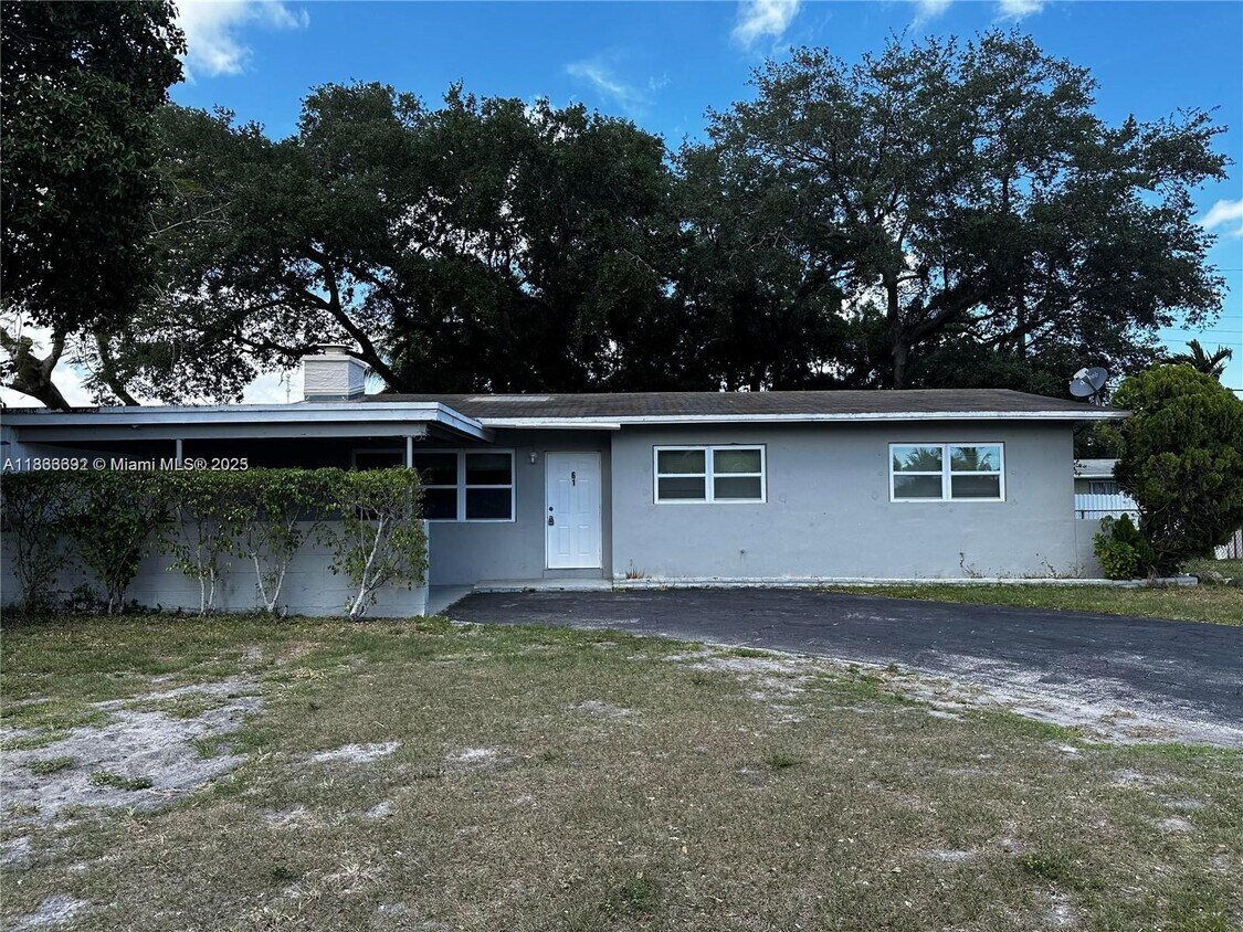 Foto principal - 61 NE 195th St