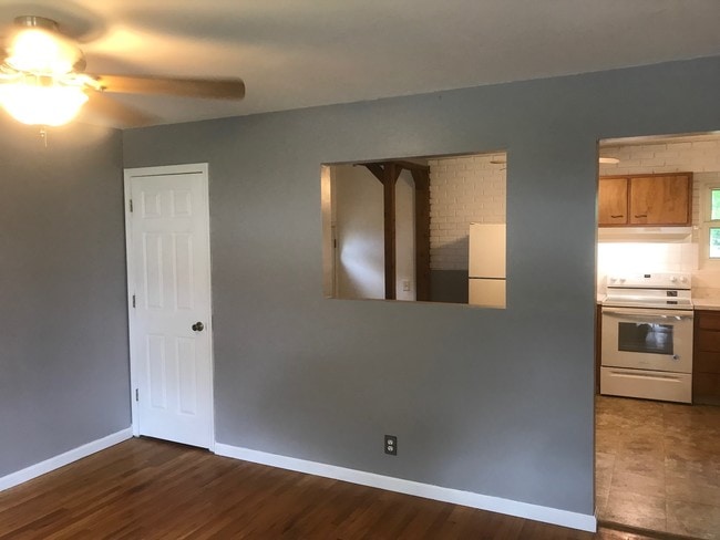 Living Room - 3251 Bayvue Blvd