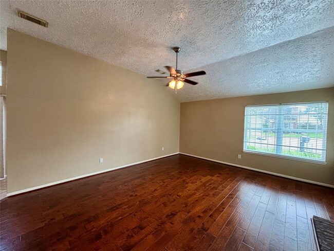 Foto del edificio - 12702 Meadway Ct