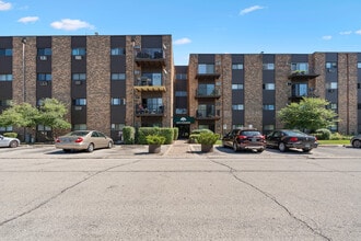 Building Photo - 8970 N Parkside Ave