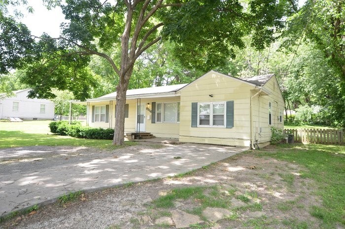 Primary Photo - 8216 Johnson Dr