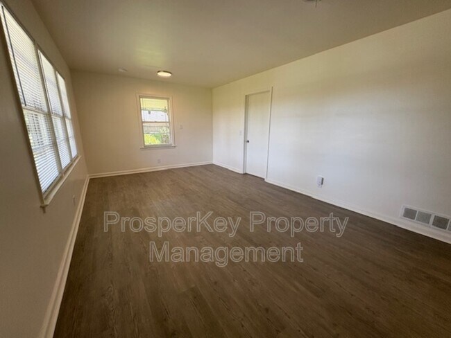 Foto del edificio - 2722 Blan St