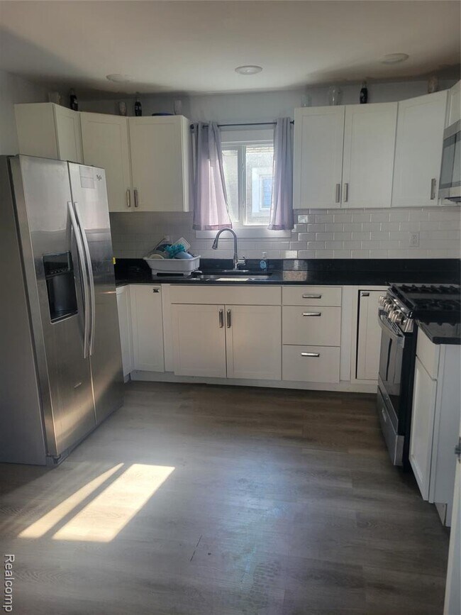 Foto del edificio - 16199 Monica St