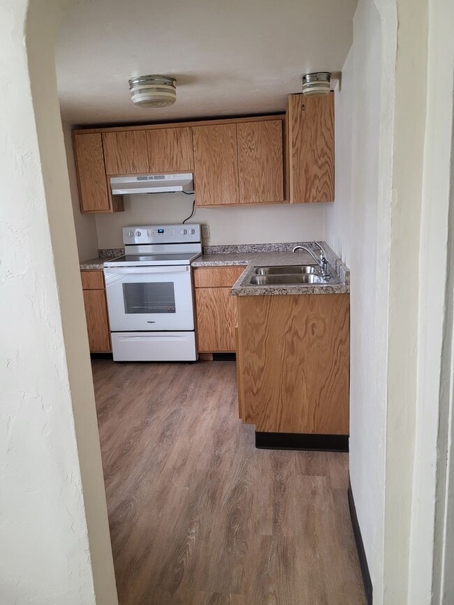 Building Photo - 207 N Irwin Ave