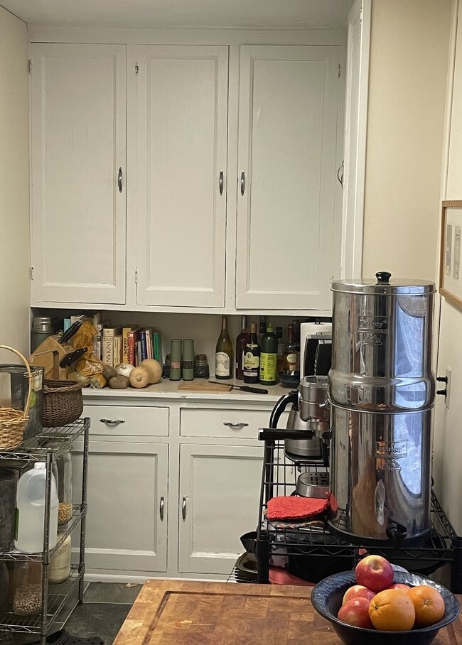 Building Photo - 3114 North Newhall Street