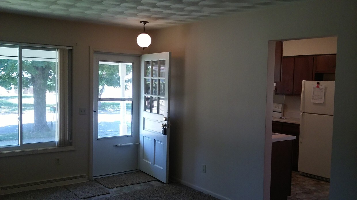 Primary Photo - 4015 Burchfield Dr