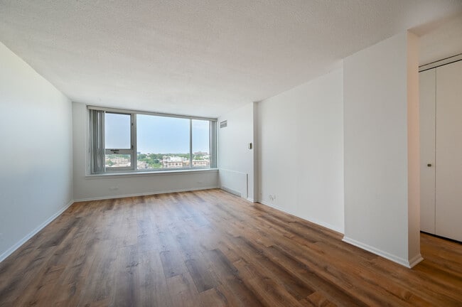 Building Photo - 2728 N Hampden Ct