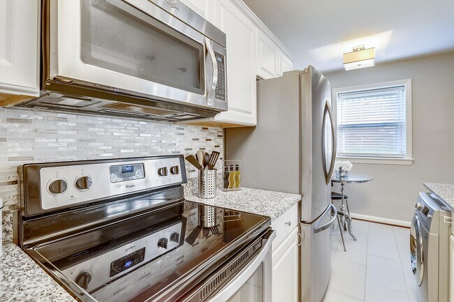Building Photo - 4803 Wellington Dr