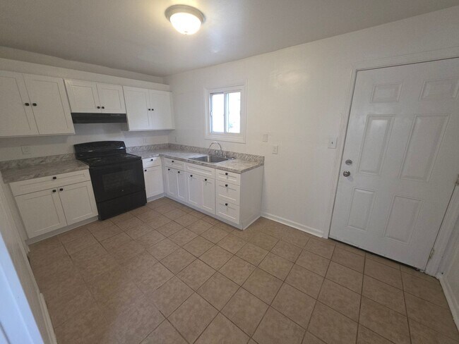 Foto del edificio - 66 Thorn Ln