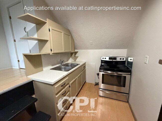 Building Photo - Coming Soon 353 1/2 17th Ave- Longview, WA