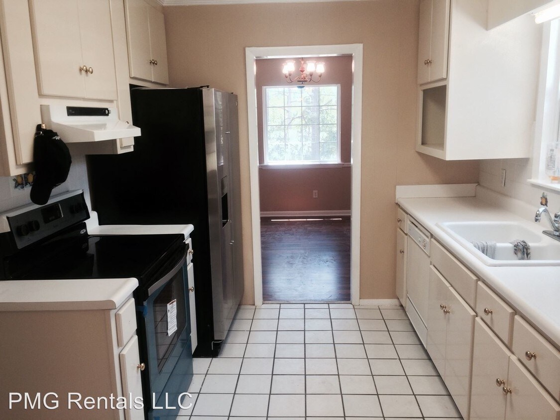 Primary Photo - 4 br, 2 bath Room For Rent - 236 Highpoint Rd