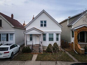 Building Photo - 2707 Trowbridge St