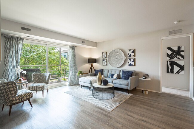 Bosque - The Emerson Apartments