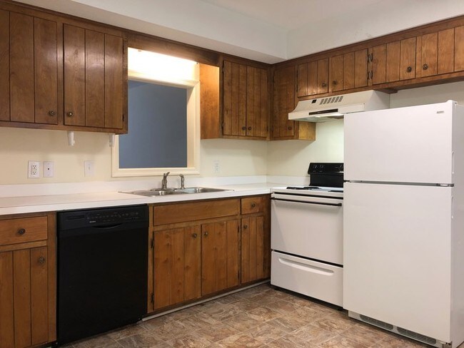 Foto del edificio - Three Bedroom Townhome - Convenient Location!