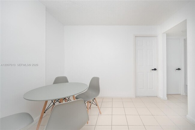 Foto del edificio - 500 NE 26th St