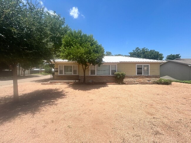 Foto del edificio - 3 bed 1 bath Pre-Leasing