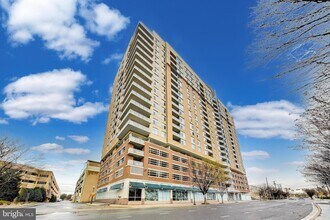Building Photo - 5750 Bou Ave