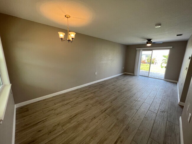 Foto del edificio - 1 Bed/1 Bath - Unit 7