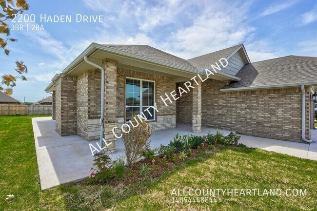 Building Photo - Custom Home in Desirable Cottonwood Creek!