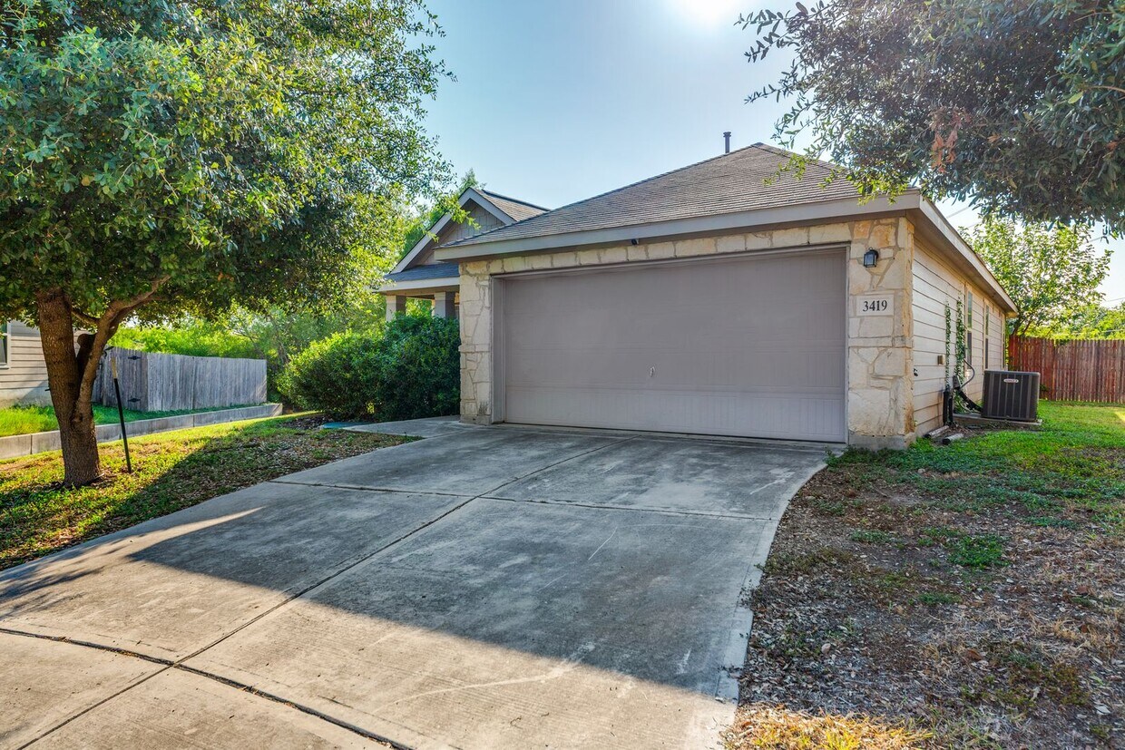 Foto principal - 3-BEDROOM, SINGLE STORY HOME IN CANDLEWOOD...