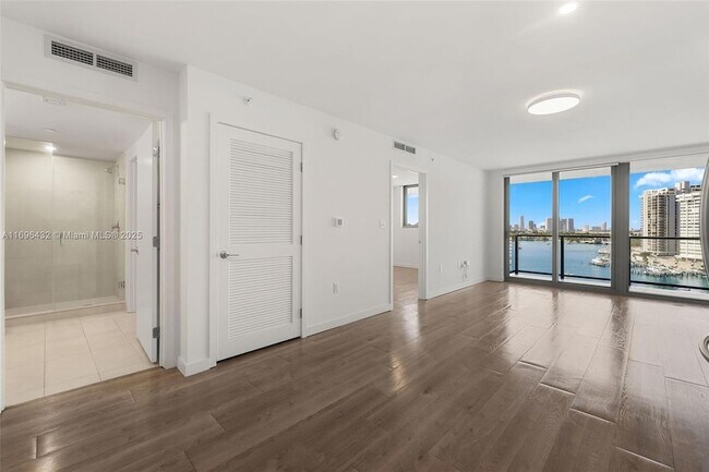 Foto del edificio - 1500 Bay Rd