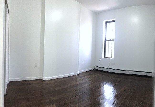 Building Photo - 53 Linden St