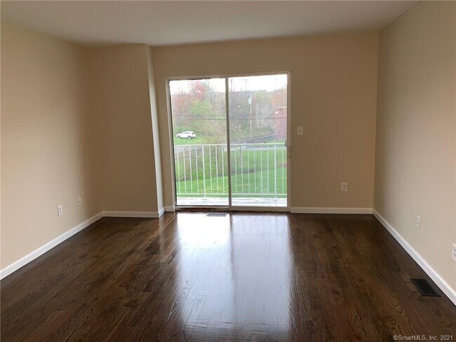 Foto del edificio - 360 W Spring St