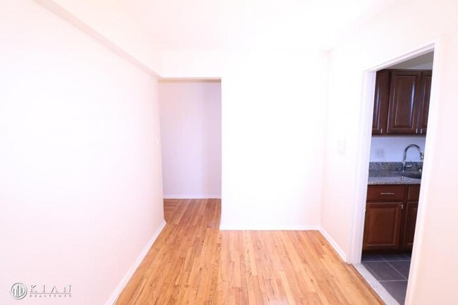 Foto del edificio - 0 bedroom in Queens NY 11355