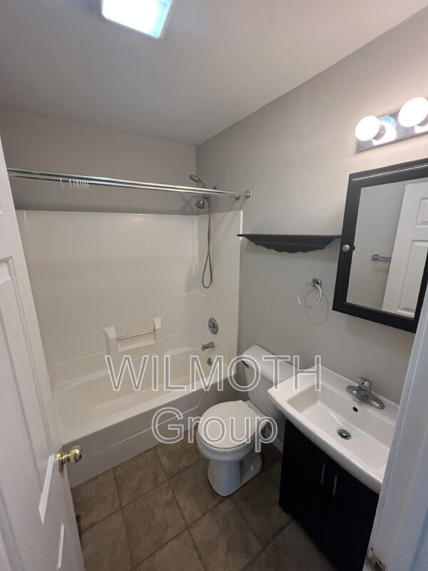 Foto del edificio - 5819 Greenfield Ave