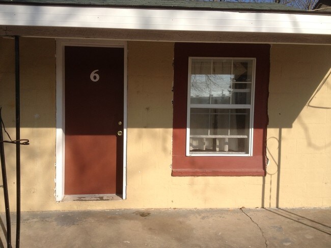 Building Photo - 675 W Hwy 60