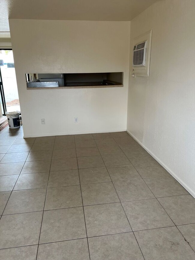 Building Photo - LOFT FOR RENT