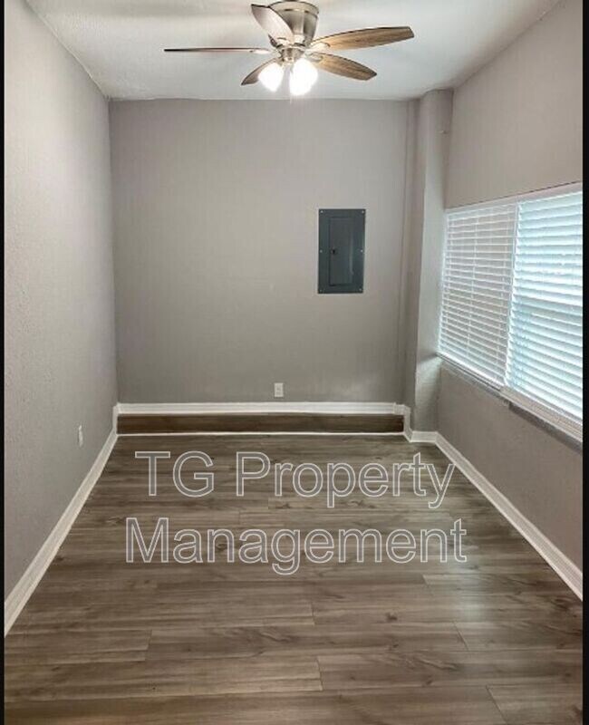 Foto del edificio - 1469 W 7th St