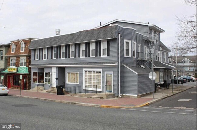 Building Photo - 64 Simpson Ave