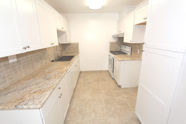 Building Photo - Encino Woodley Apartments