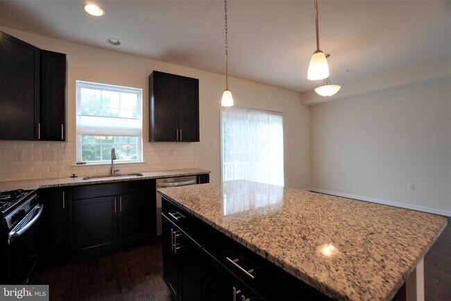 Building Photo - 1069 Chapman Cir