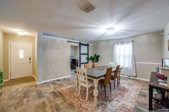 Foto del edificio - 4 Bed 2.5 Bathroom located in Westcreek Su...