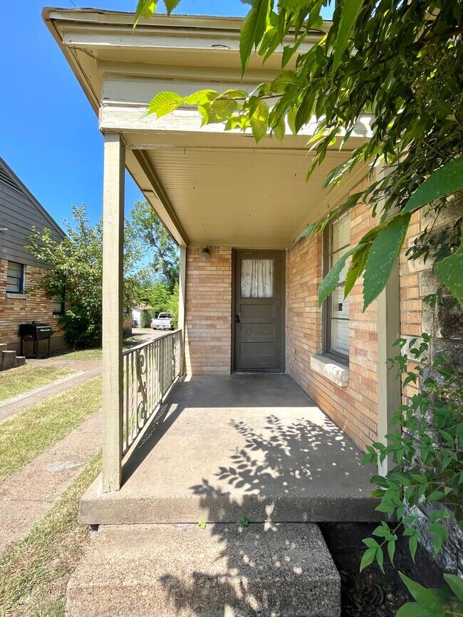 Building Photo - 205-207 Tennant