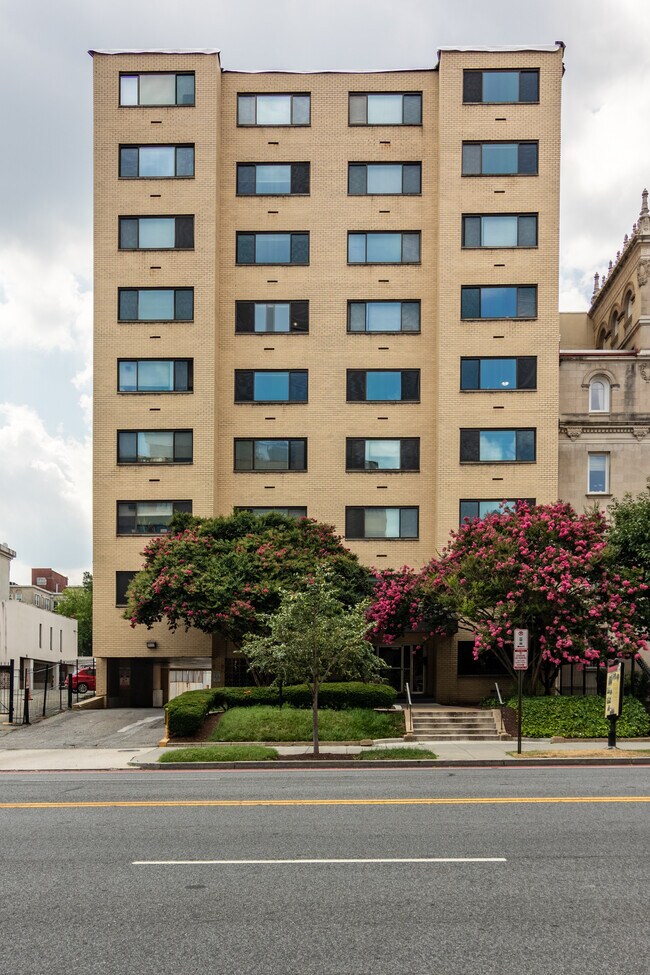 Foto del edificio - 2620 16th Street Apartments