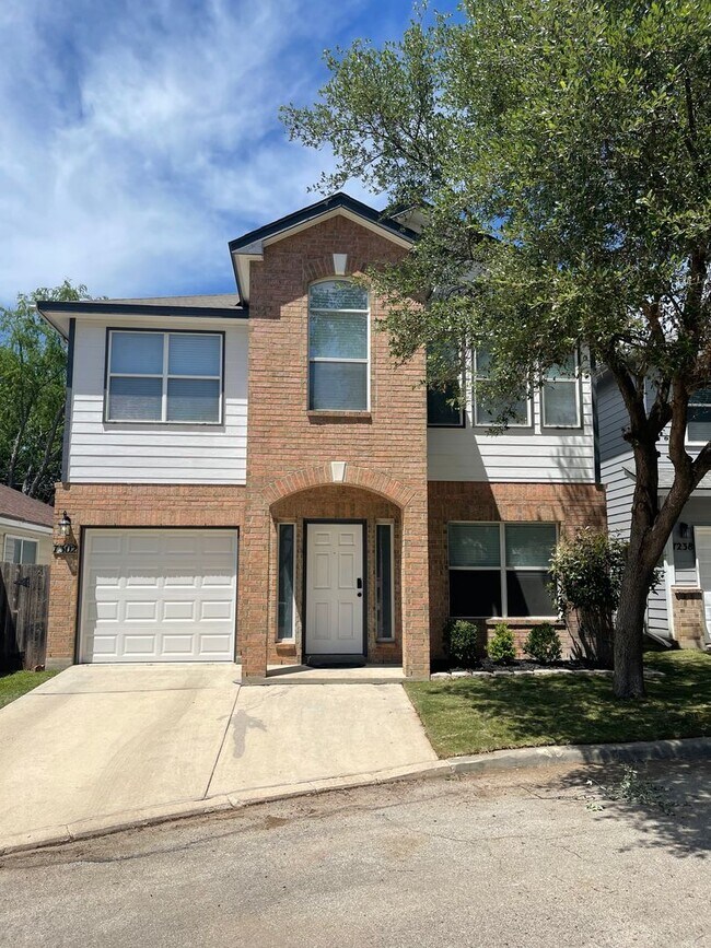 Building Photo - Beautiful Home in Medical Center!