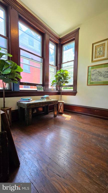 Foto principal - 1500 Mineral Spring Rd