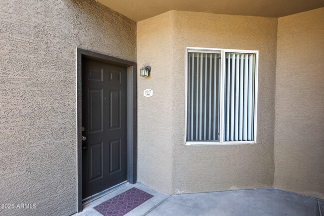 Building Photo - 2929 W Yorkshire Dr