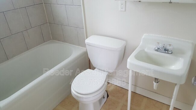 Foto del edificio - 70 N 500 E