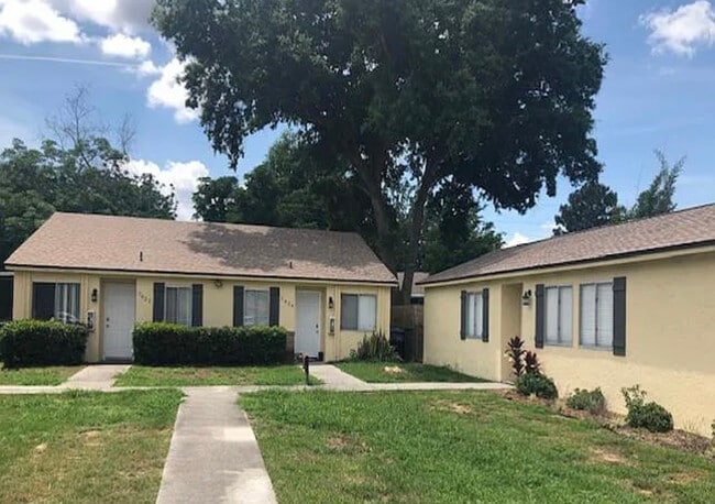 Building Photo - 7426 Villas Oak Ct