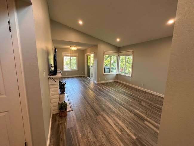 Building Photo - 1035 Delna Manor Ln