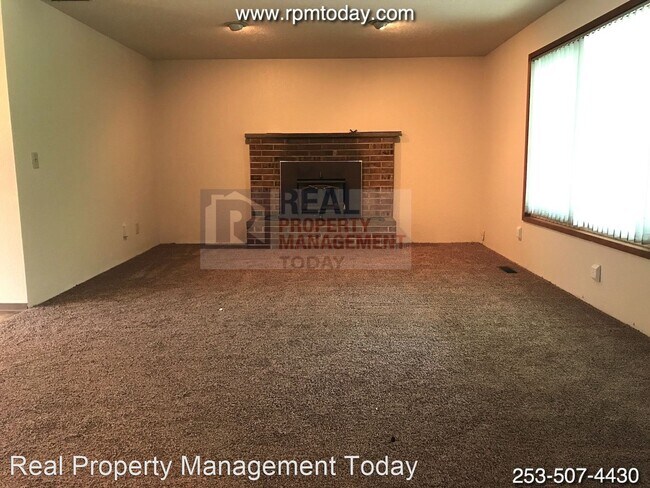 Building Photo - 3 br, 1.5 bath House - 4102 176th St E