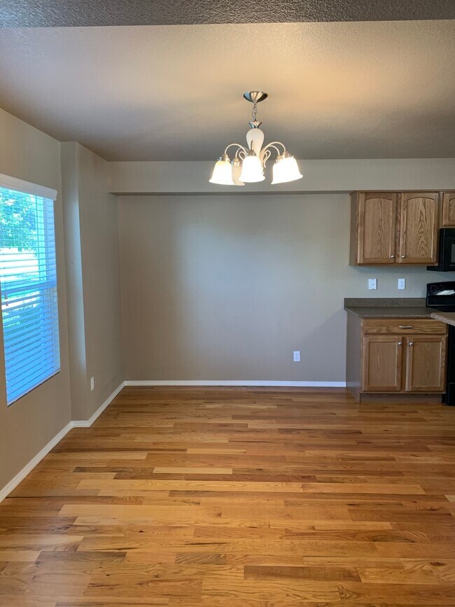 Building Photo - $2300 | 3BR/2.5BA | Dog Friendly Beautiful...