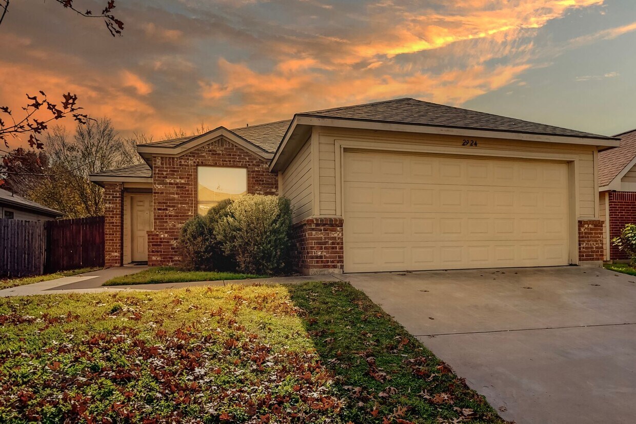 Foto principal - Beautiful 4 Bedroom in Encino Hills