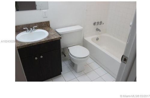 Building Photo - 653 N University Dr