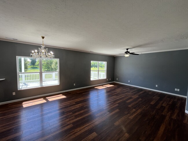 Building Photo - 3873 Crest Point Dr