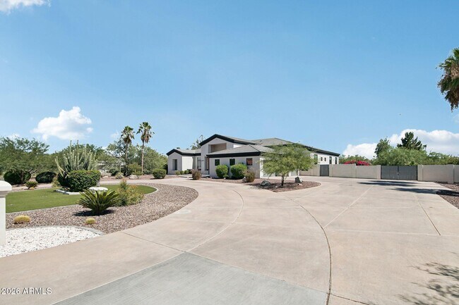 Building Photo - 8645 E Wood Dr